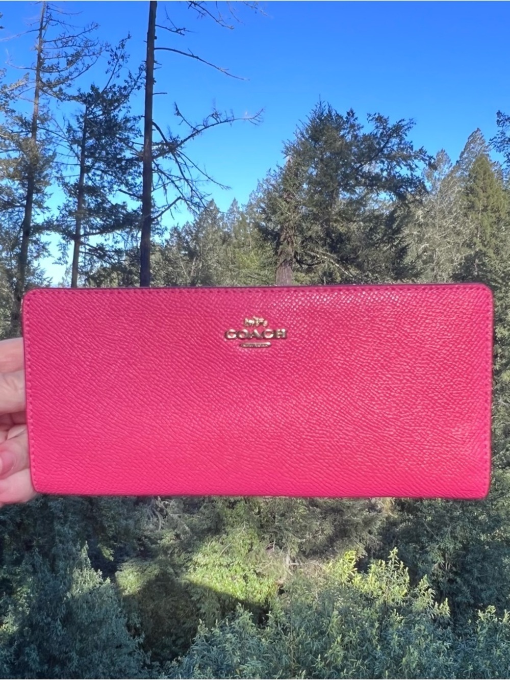 COACH Slim Bifold Wallet PINK
Crossgrain Leather with Gold Hardware AUTHENTIC